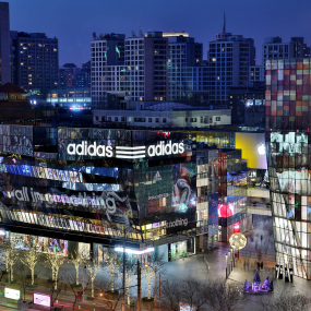 Adidas-Store in Peking, China.
