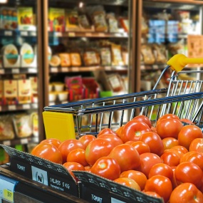 Die Gemüseabteilung eines Supermarktes. (Symbolfoto)