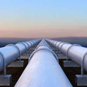 Drei Pipelines zum Transport von Öl oder Gas (Symbolbild).