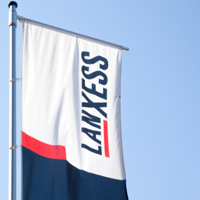 Unternehmensflagge der Lanxess AG.