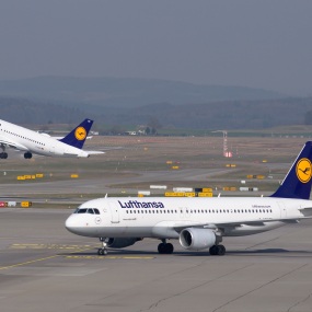 Zwei Maschinen der Lufthansa.