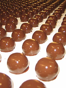 hm lecker...Schokolade ...Halloren Schokoladenfab. 96271