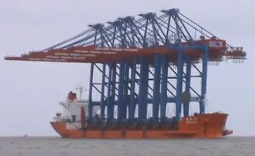 Hamburger Hafen macht sich fein. HHLA Neuemission 331391
