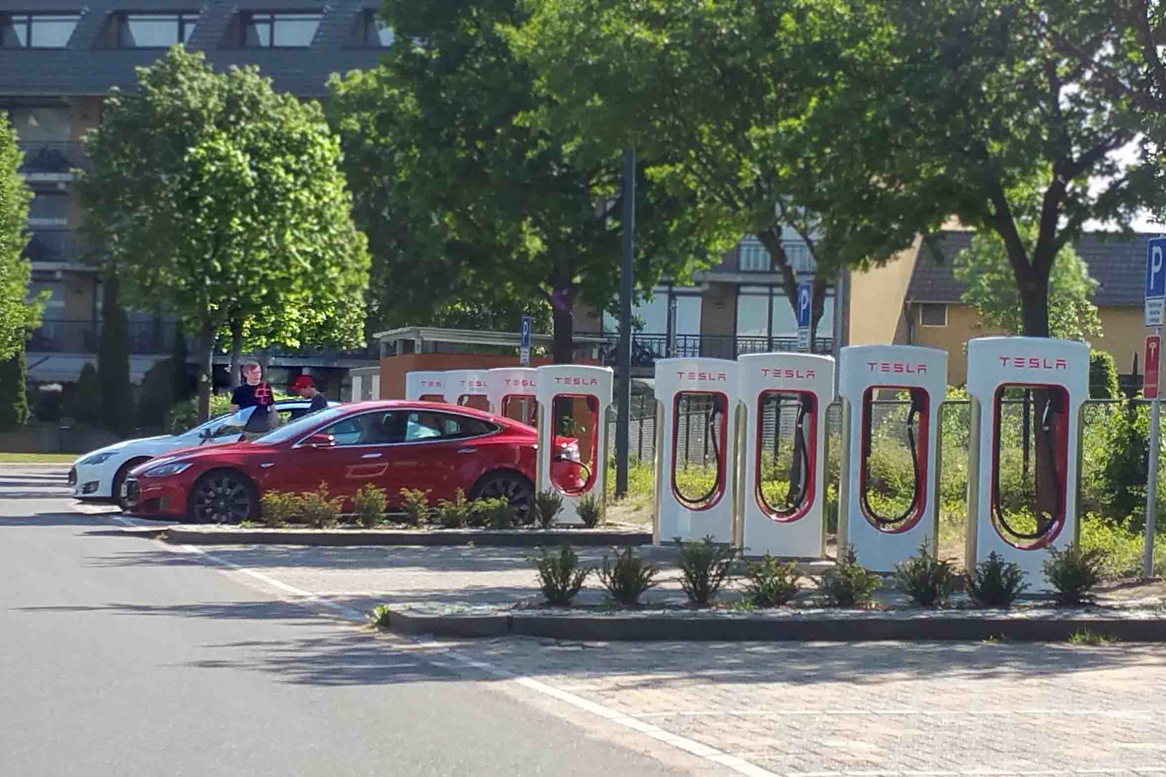 Tesla Model S 22-Jun-2012 die CHANCE 922437