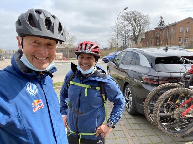 Tesla - Autos, Laster, Speicher und Solardächer 1266802