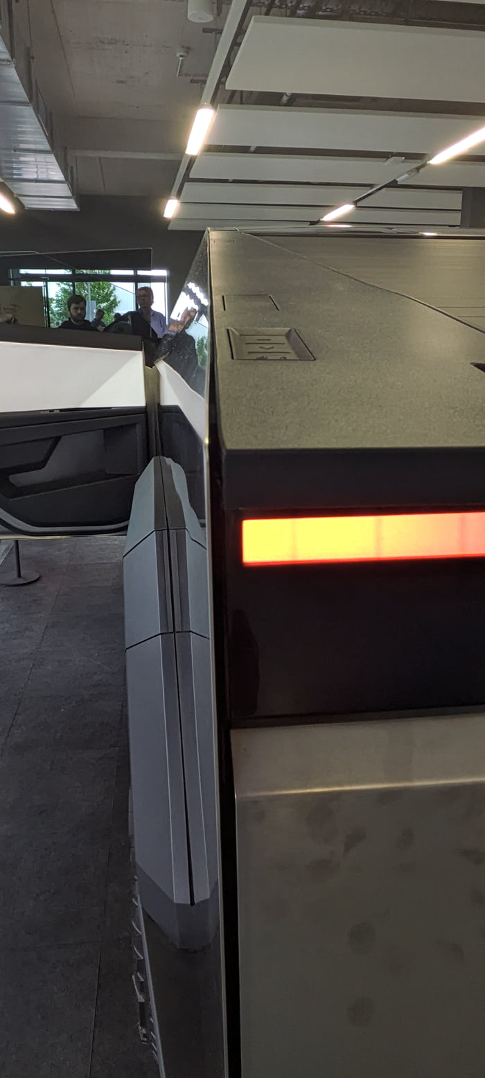 Tesla Model S 22-Jun-2012 die CHANCE 1430675