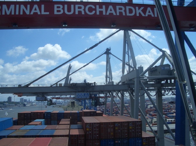 Hamburger Hafen macht sich fein. HHLA Neuemission 129148