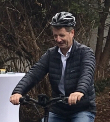 Tesla - Autos, Laster, Speicher und Solardächer 1090902