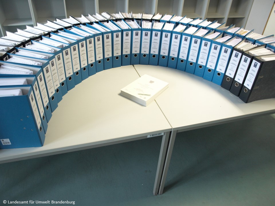 Tesla - Autos, Laster, Speicher und Solardächer 1302897