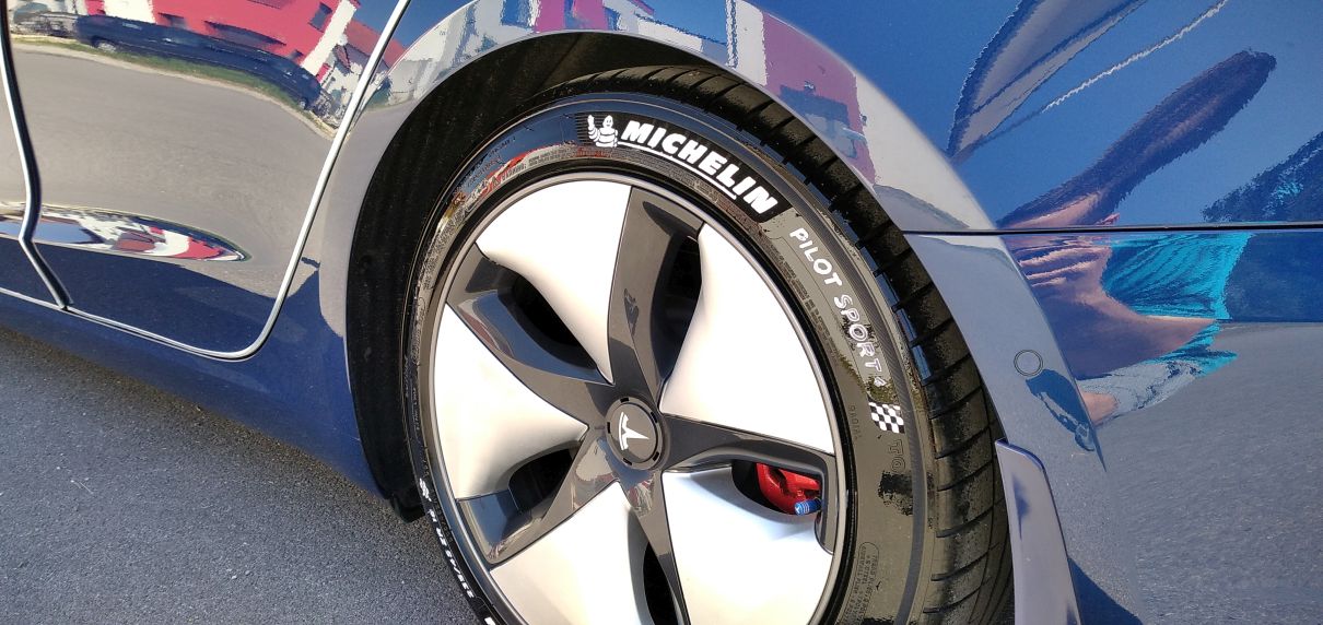 Tesla - Autos, Laster, Speicher und Solardächer 1397767