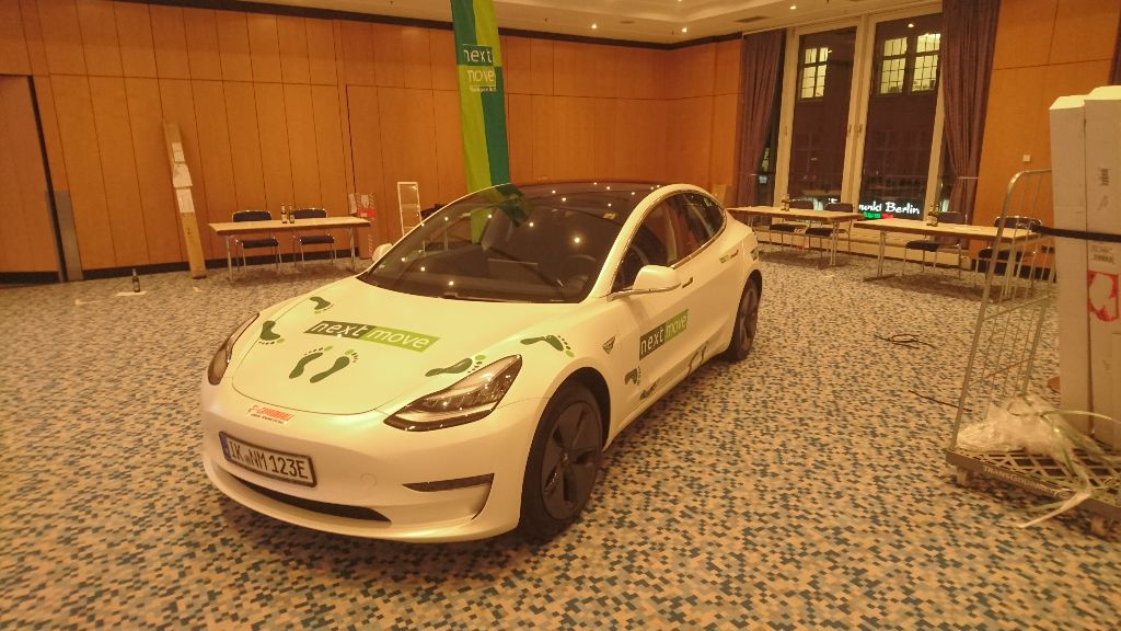 Tesla Model S 22-Jun-2012 die CHANCE 1087369