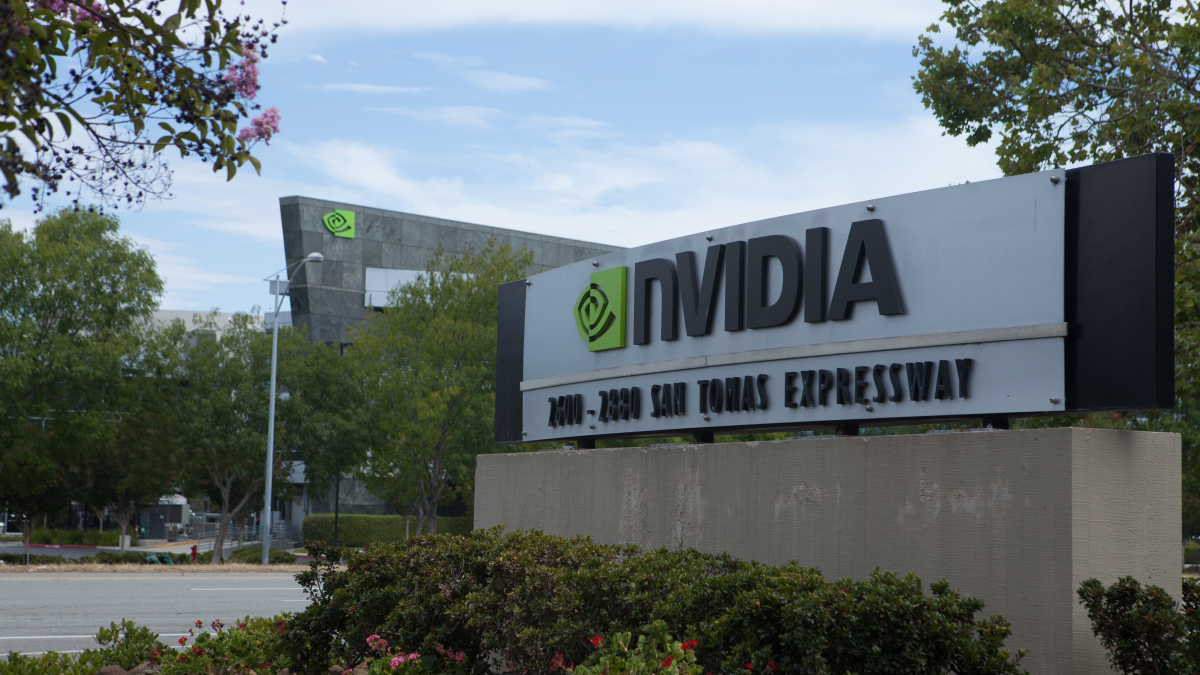 Das Firmenschild von Nvidia vor der Zentrale in Santa Clara, Kalifornien.