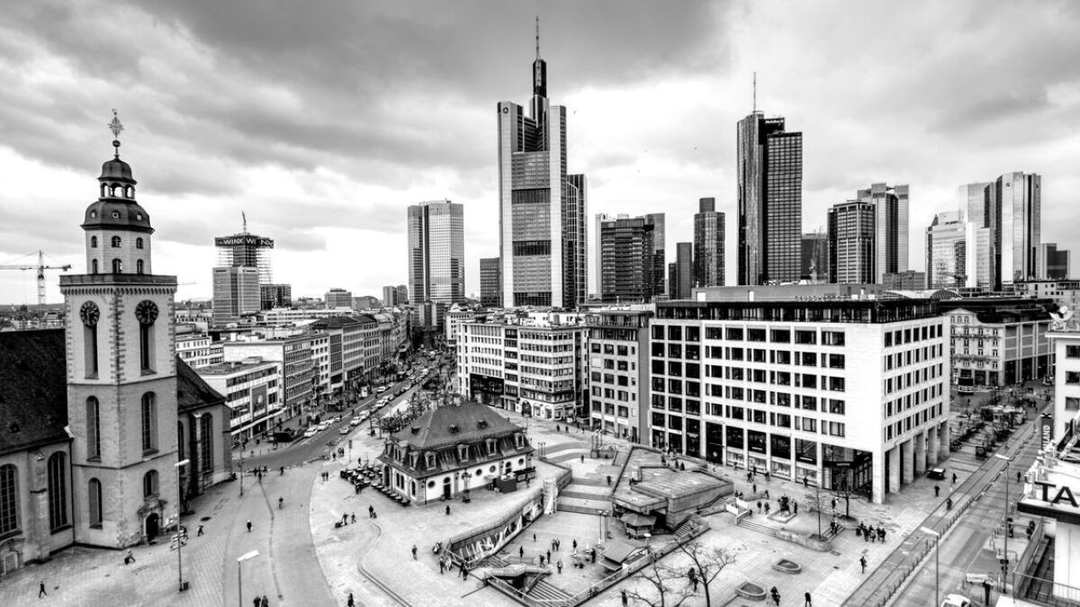 Der Blick auf die Skyline von Frankfurt am Main. Frankfurt ist die wichtigste deutsche Finanzmetropole. (Symbolfoto)