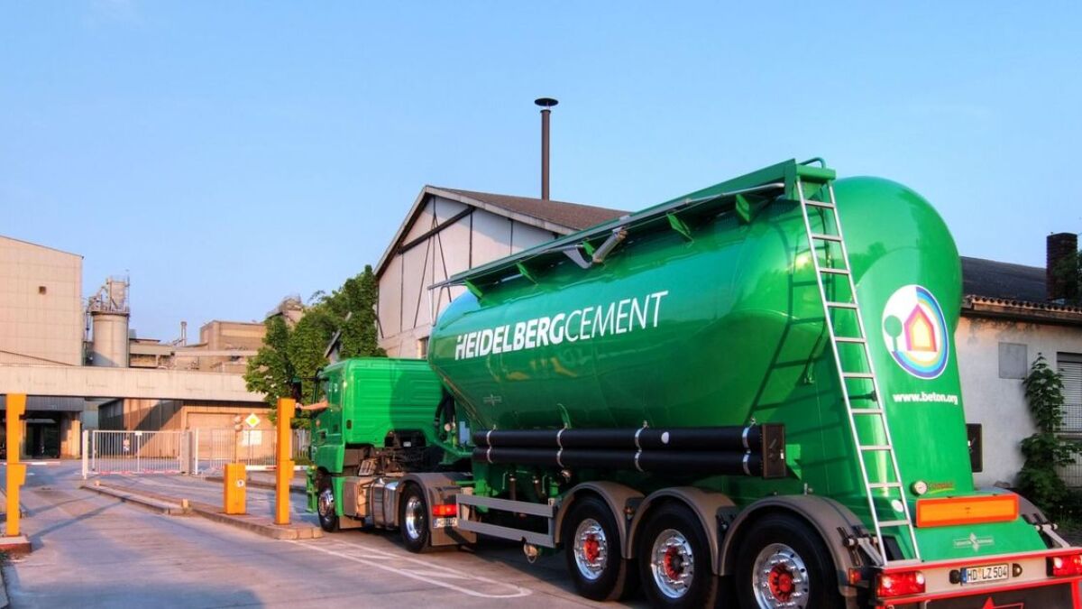 Ein Silozug von HeidelbergCement in Deutschland.