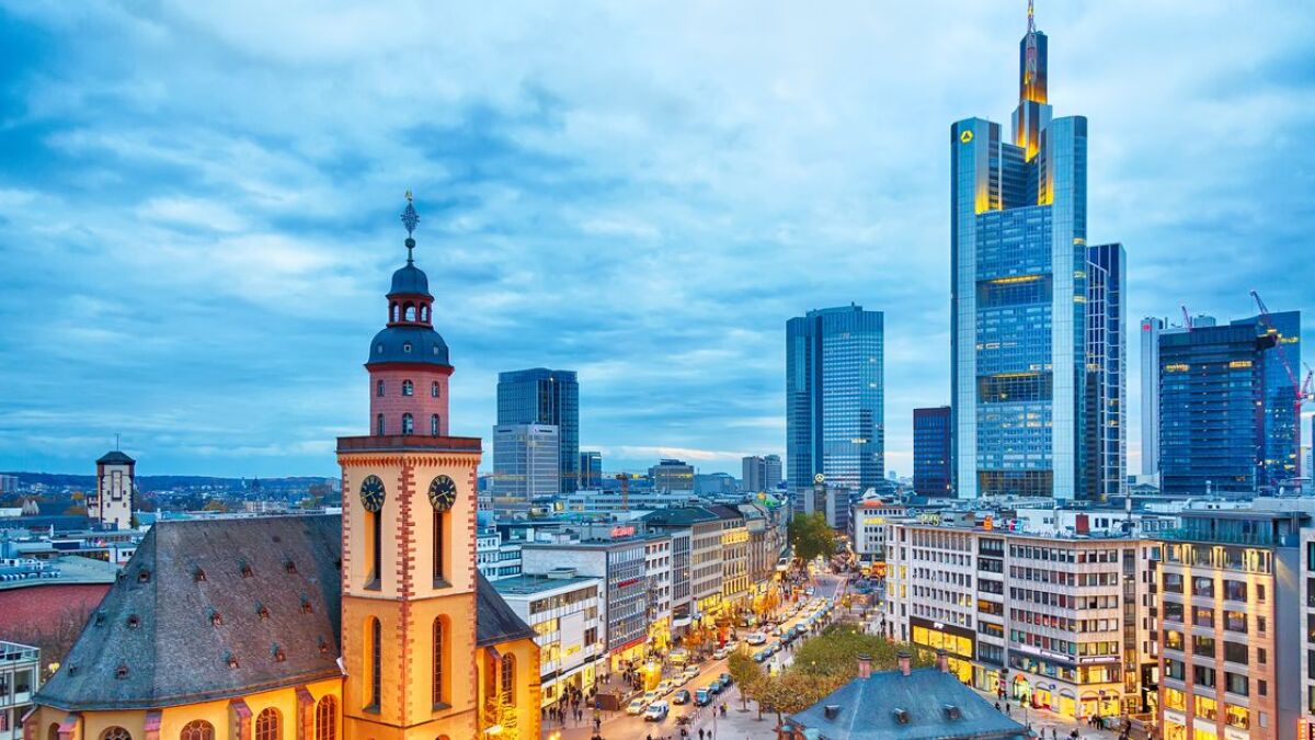 Frankfurter Innenstadt und Skyline (Symbolbild).