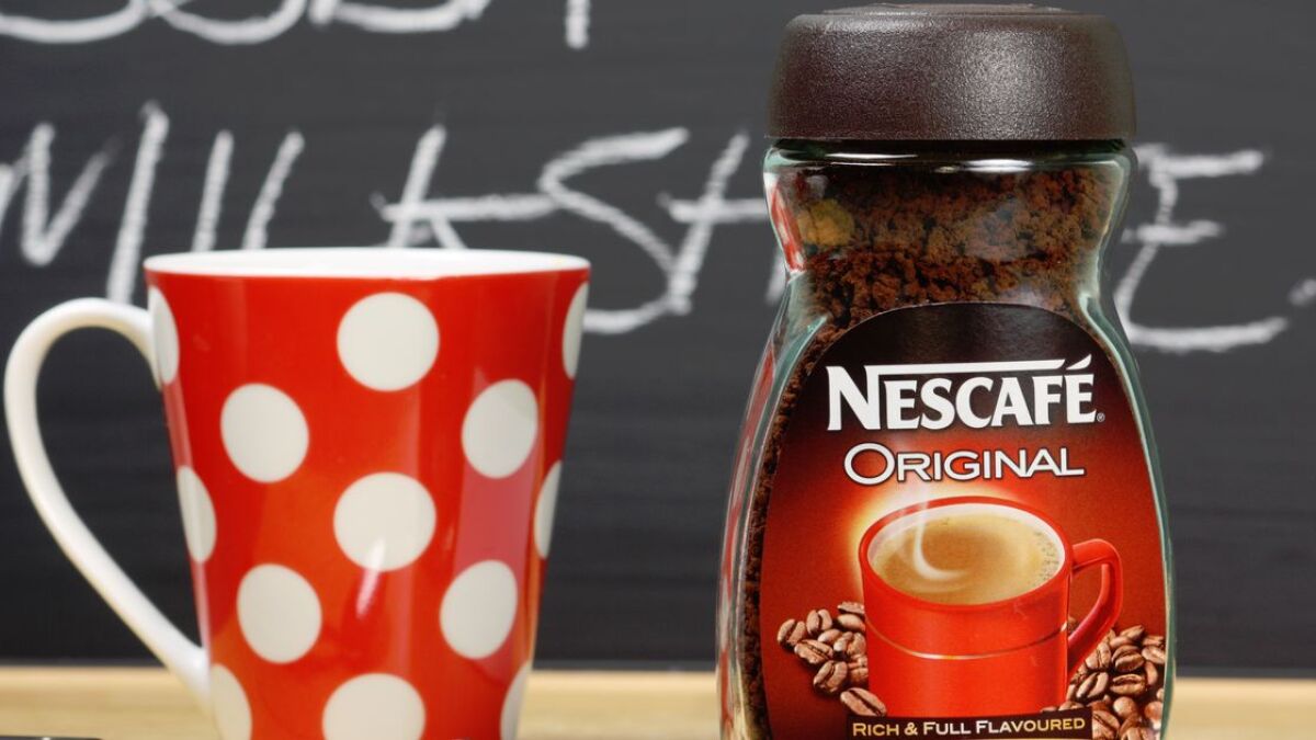 Nescafé ist eine Kaffemarke von Nestlé.