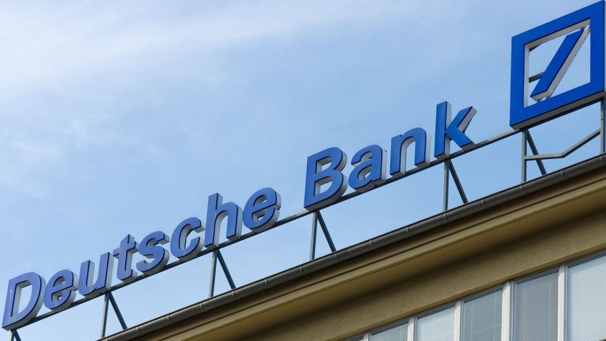Die Deutsche Bank verkauft Abbey Life an Phoenix Life Holdings.