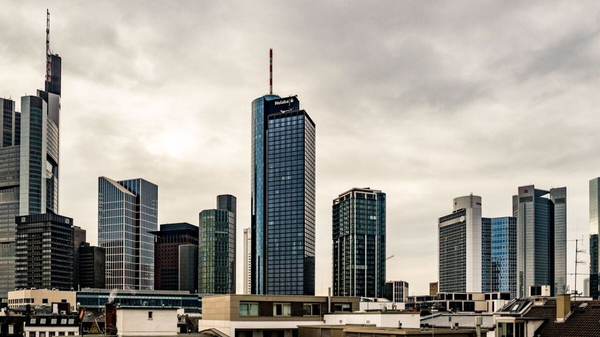 Die Skyline von Frankfurt am Main. Die Stadt gehört zu den zentralen Handelsplätzen in Europa.