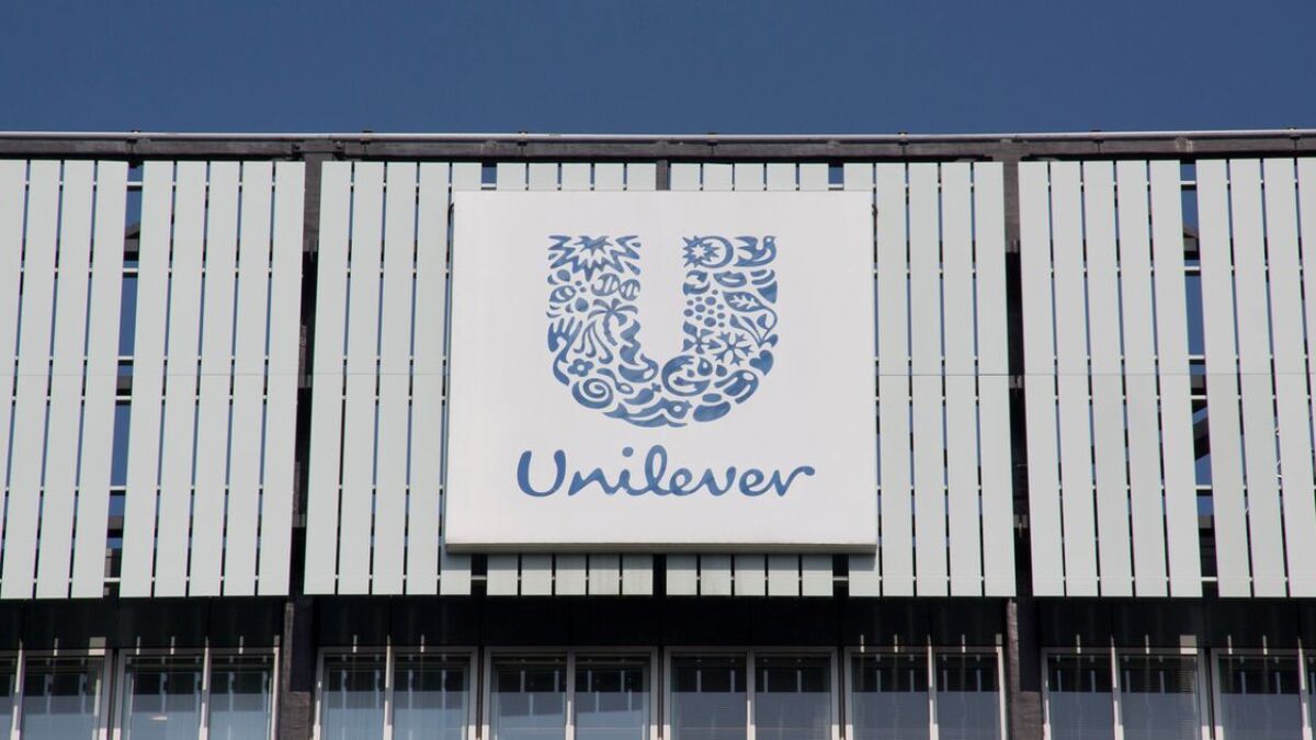Logo von Unilever an einem Gebäude des Konzerns in Rotterdam
