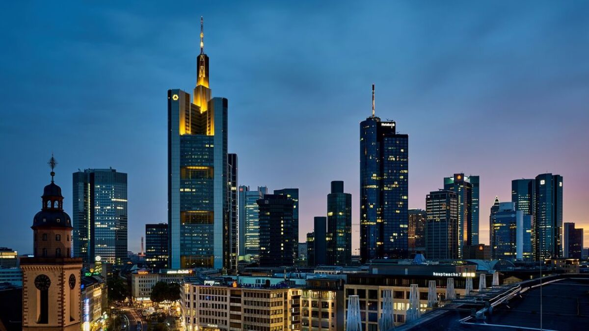 Wolkenkratzer in Frankfurt am Main. Die Mainmetropole ist das wichtigste deutsche Finanzzentrum.