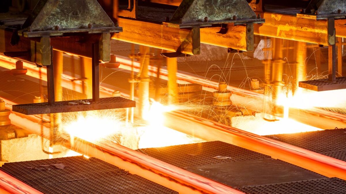 Die Stahlverarbeitung zählt zu den wichtigsten Geschäftsfeldern von Thyssenkrupp (Symbolbild).