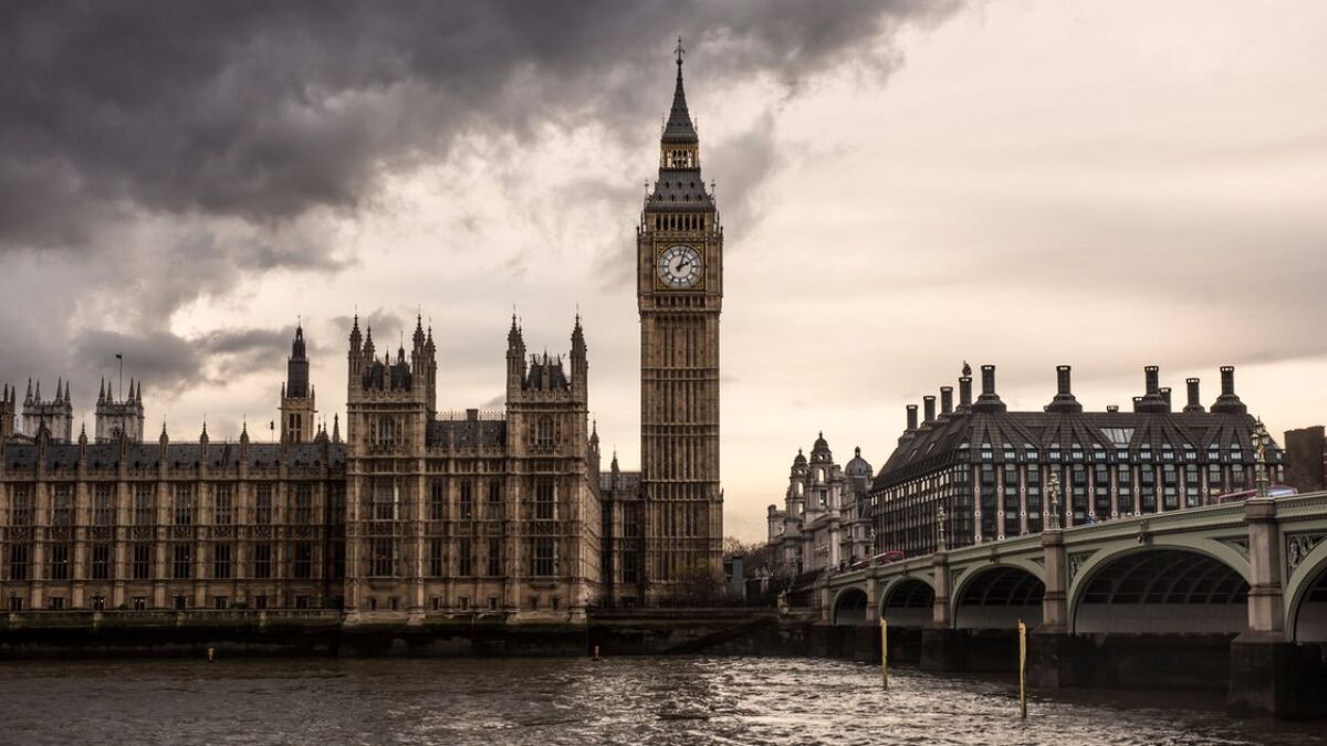 Das Parlamentsgebäude neben dem Big Ben in London