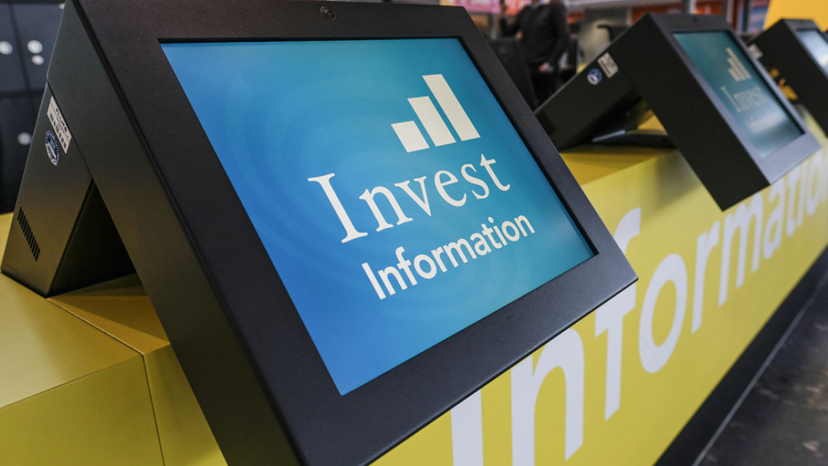 Informationscounter am Eingang Ost bei der Invest 2016
