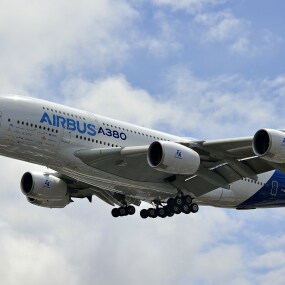 Ein Airbus A380 im Anflug. (Symbolbild)