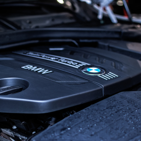Unter der Haube: Ein Motor von BMW.