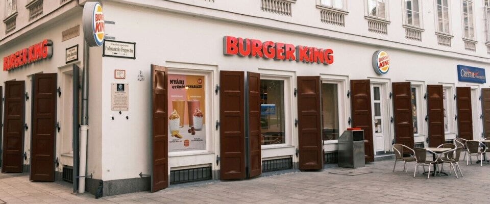 Restaurant Brands International, zu dem Burger King gehört, umfasst auch andere bekannte Fast-Food-Marken wie Tim Hortons und Popeyes Louisiana Kitchen.