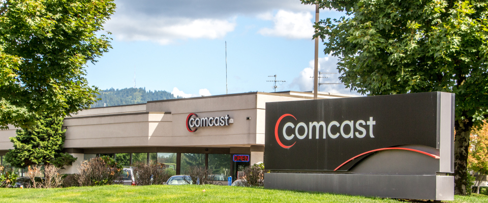Das Firmenschild von Comcast.