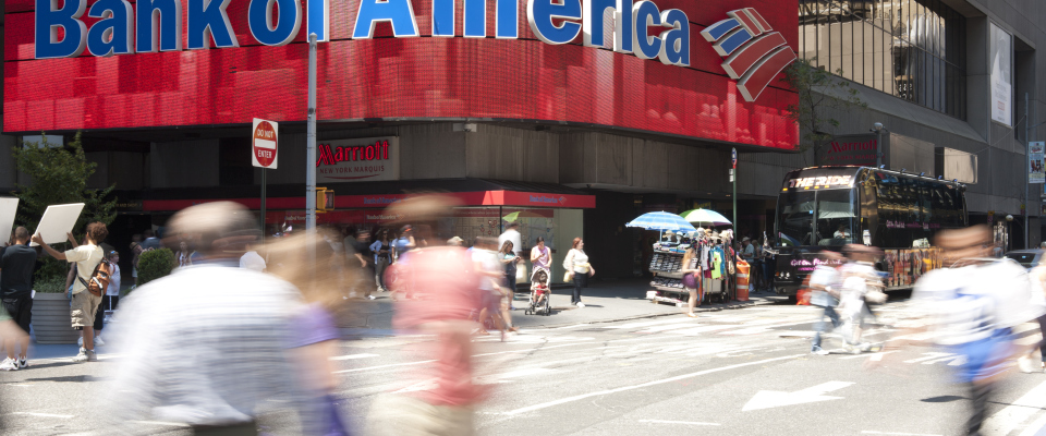Das Logo der Bank of America am New Yorker Times Square.