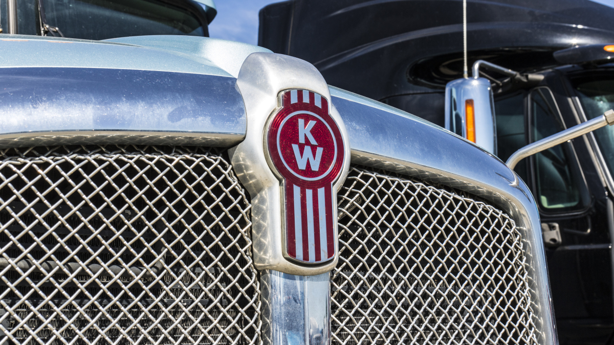Das Logo eines Kenworth-Trucks, produziert von Paccar.