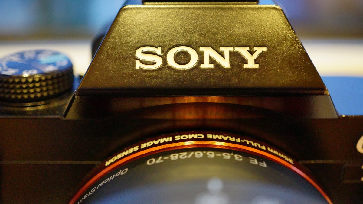 Das Logo Von Sony auf einer Kamera.