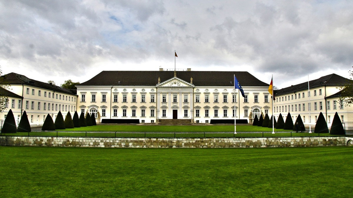 Das Schloss Bellevue in Berlin ist der Amtssitz des Bundespräsidenten.