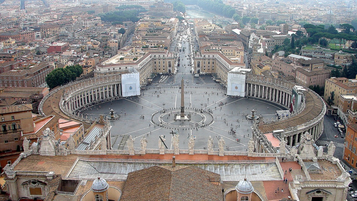 Der Petersplatz in Rom aus der Vogelperspektive.