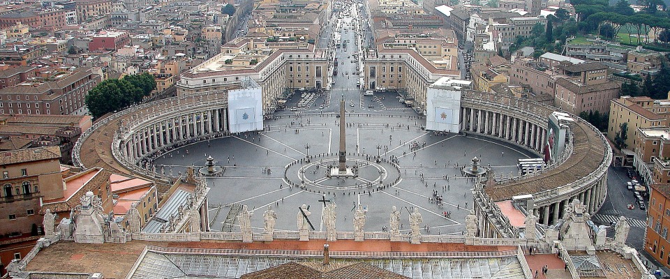 Der Petersplatz in Rom aus der Vogelperspektive.