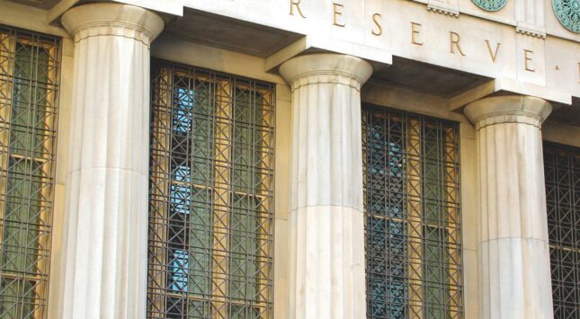 Fed hält still, ist aber zu weiterem Zinsschritt bereit