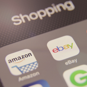 Die Apps der Online-Händler Amazon und eBay.