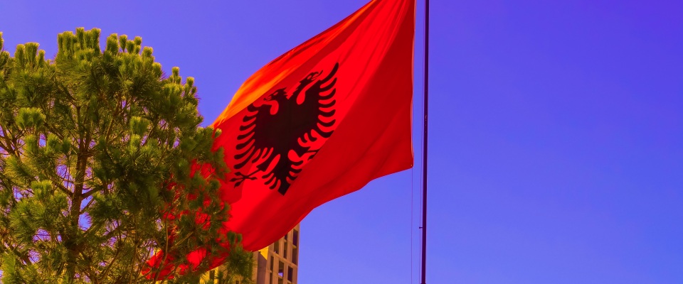 Die Flagge Albaniens.