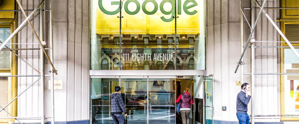 Die Front eines Google-Büros im New Yorker Stadtteil Manhattan.