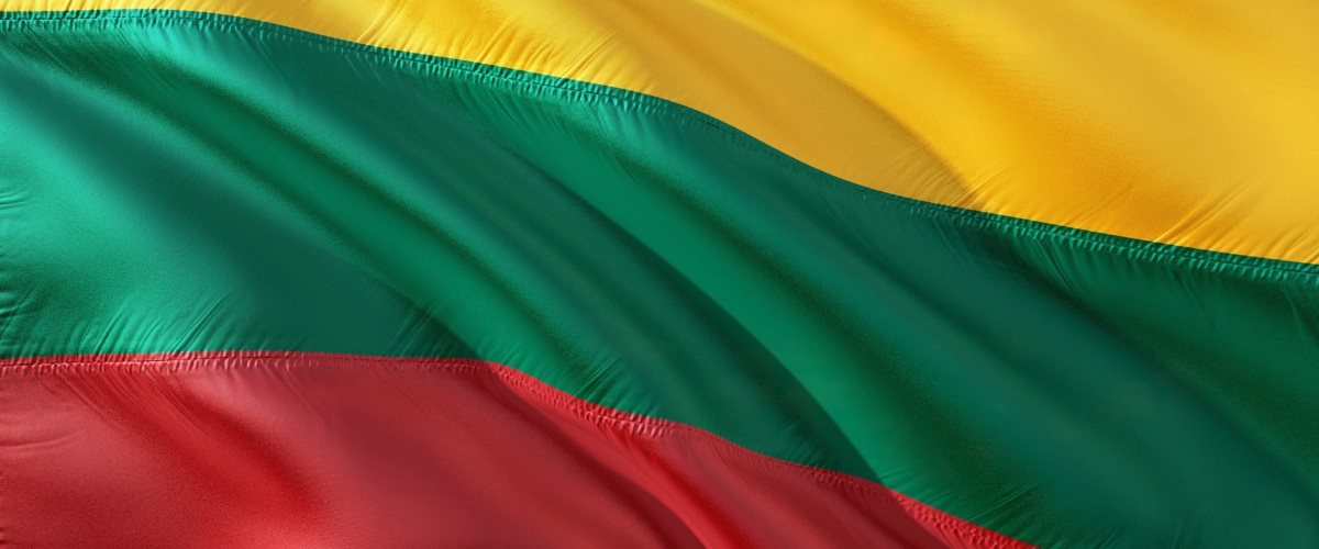 Die litauische Flagge.