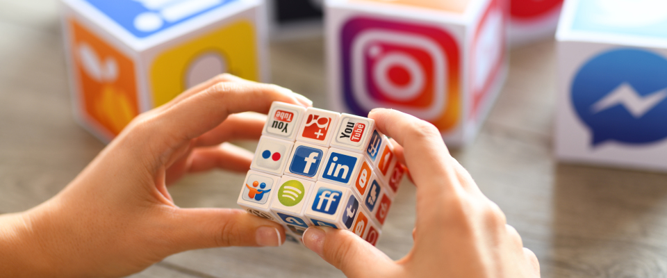 Die Logos verschiedener sozialer Netzwerke und anderer Onlinedienste.