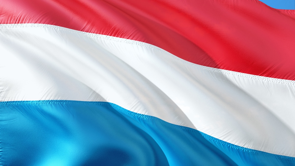 Die luxemburgische Flagge.