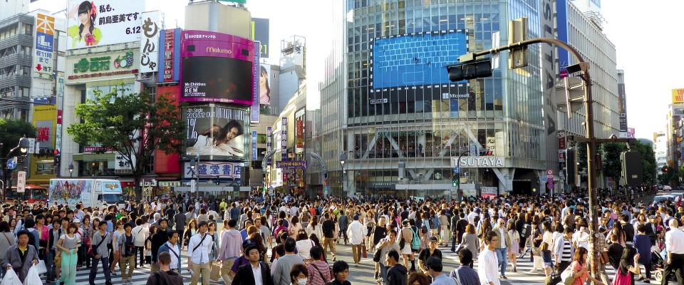 Die Shibuya-Kreuzung in Tokio, Japan.