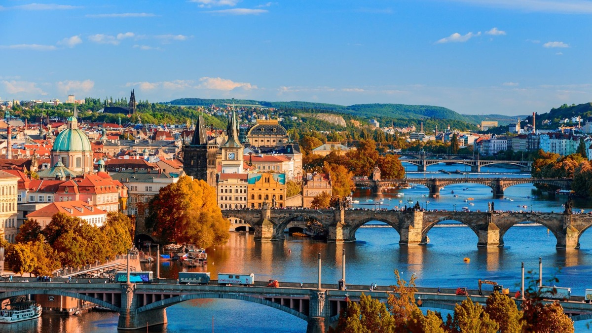 Die tschechische Hauptstadt Prag mit ihren vielen Brücken.