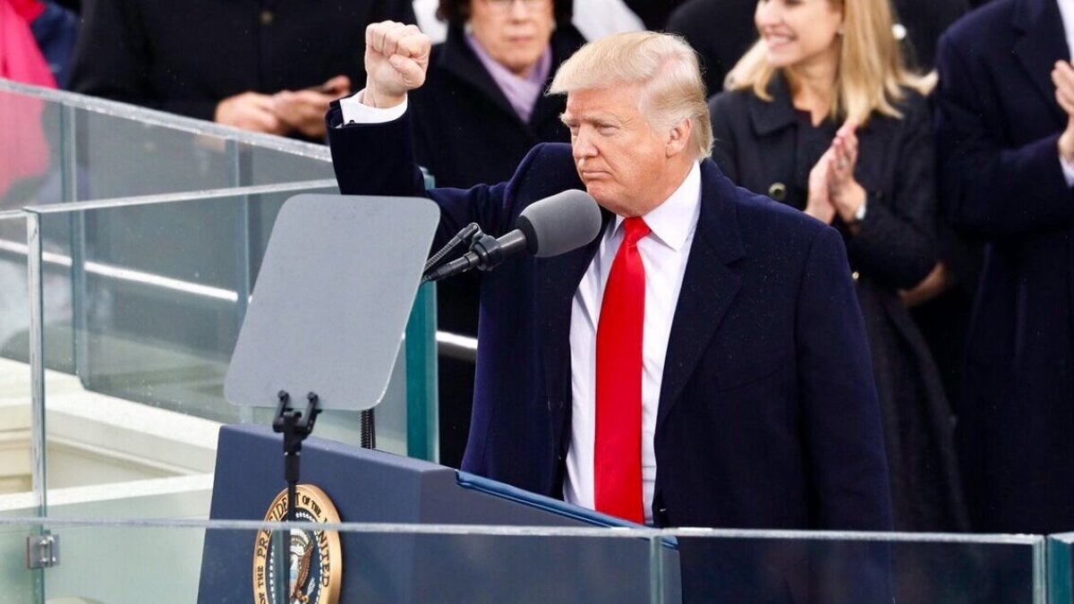 Donald Trump spricht bei seiner Vereidigung zum US-Präsidenten 2017