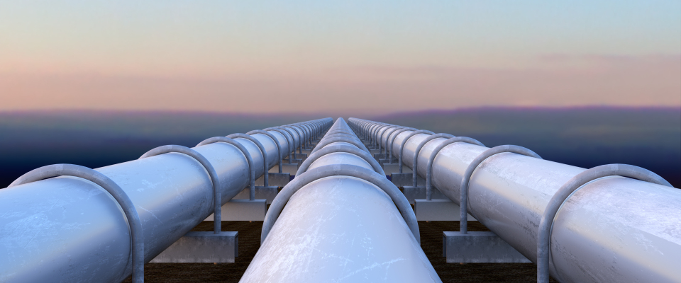 Drei Pipelines zum Transport von Öl oder Gas (Symbolbild).