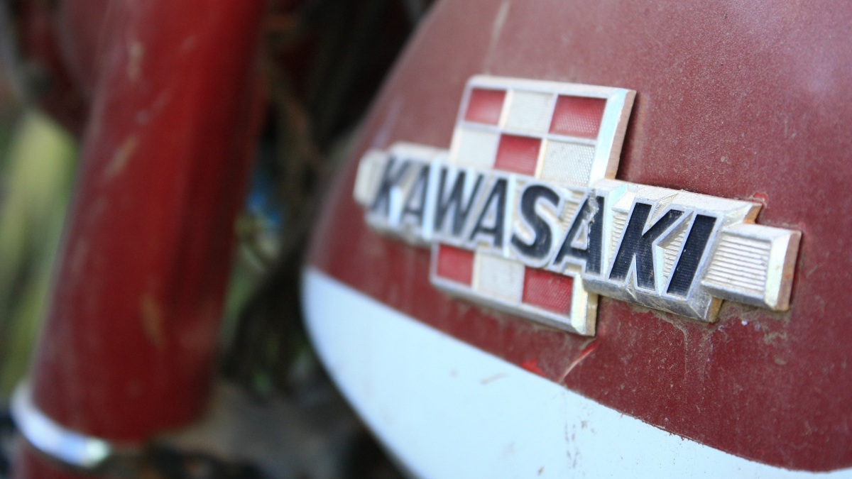 Ein altes Kawasaki-Logo.