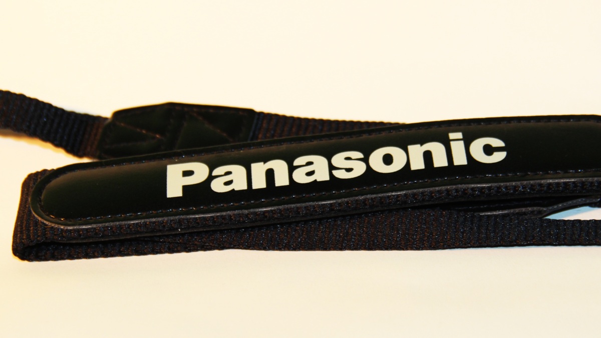 Ein Band mit dem Panasonic-Logo